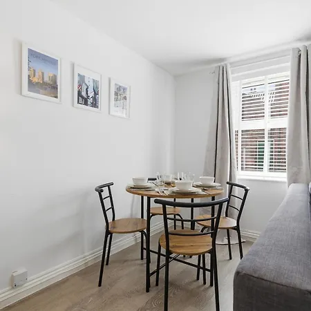 With Free Parking Wifi - Pass The Keys Appartement